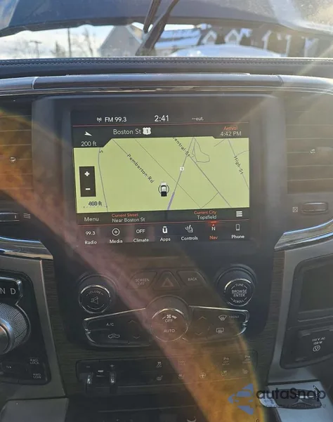 2018 Ram 1500 Laramie z USA, uszkodzony, nr VIN 1C6RR7NM6JS238059